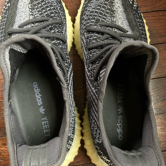 Yeezy Adidas Shoes - Picture 2 of 7